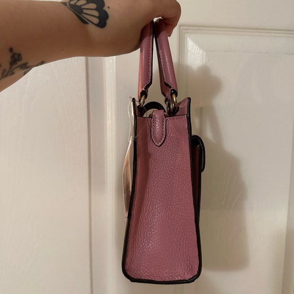 NWT COACH MINI PEPPER CROSSBODY - HEART PETAL PRINT (WITH COIN PURSE) - Picture 4 of 13